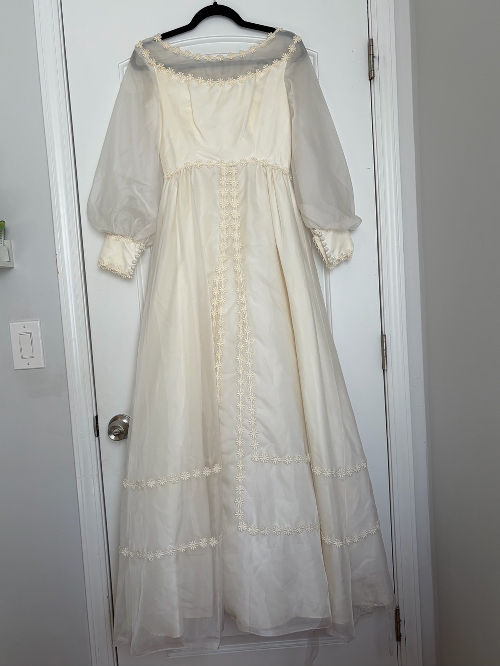 Vintage 1970s Ivory Puff Sleeve WeddingDress - Picture 1 of 6